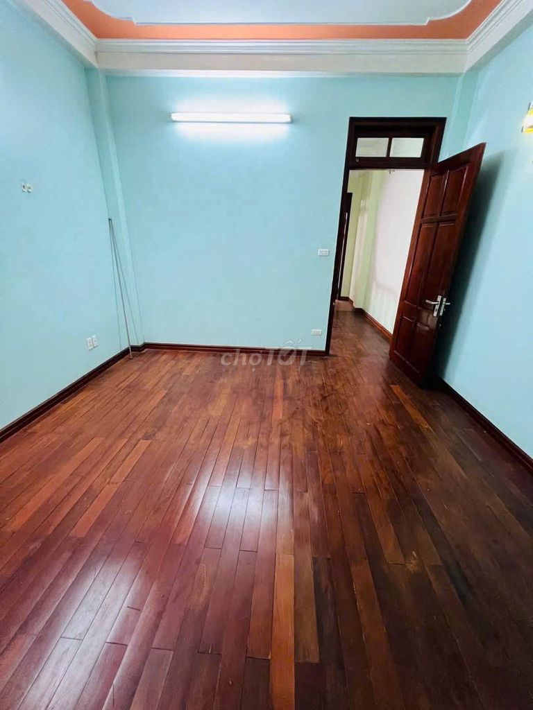 15 million a month. Rent the Lk Ngô Thì Nhậm, Hà Đông in the cool 5th floor.