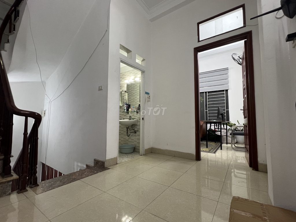 Rent a three-story Văn La street close to 50 m2 3 floors at 14 million a month