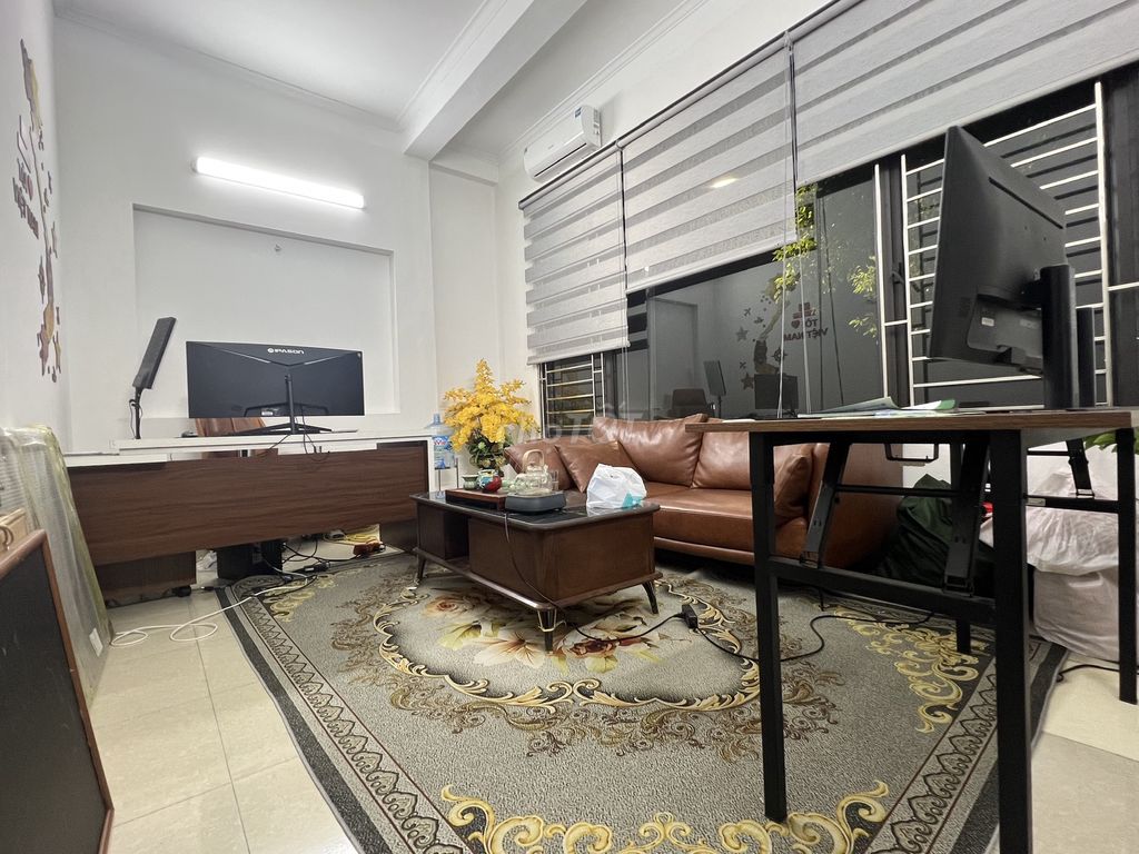 Rent a three-story Văn La street close to 50 m2 3 floors at 14 million a month