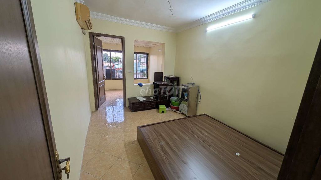It's the owner who rents the group house b24 Kim Liên