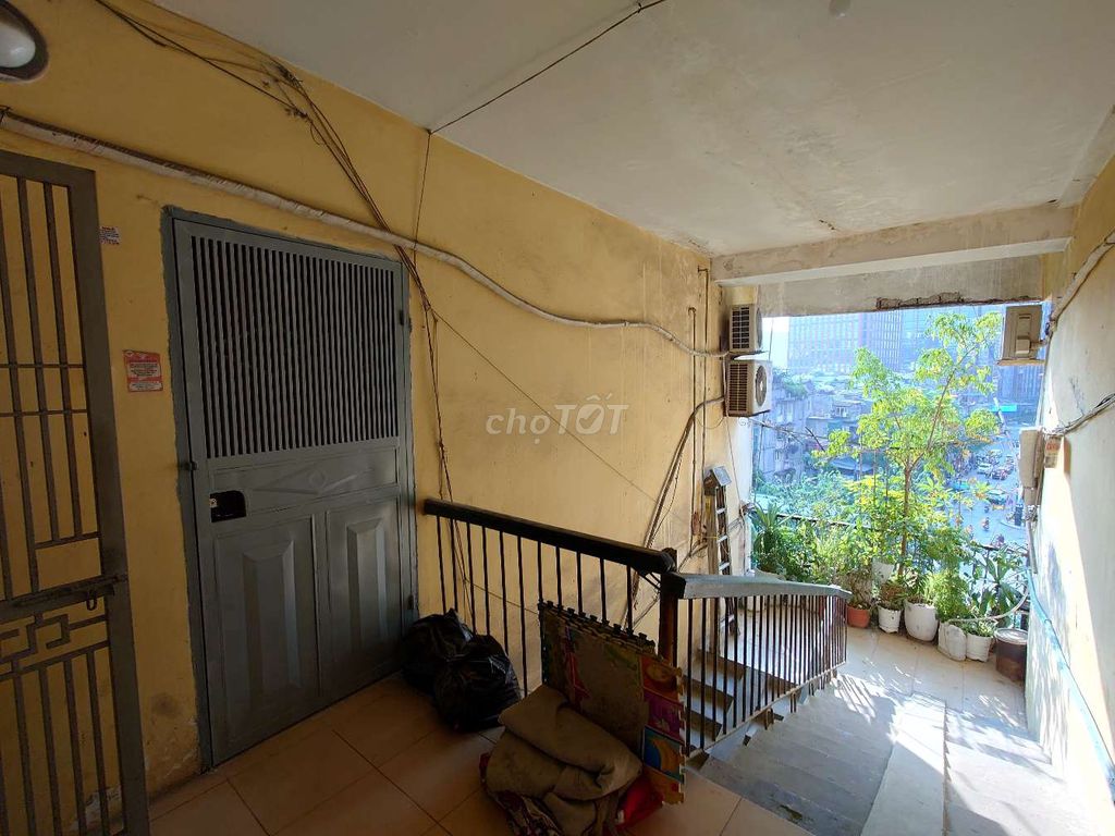 It's the owner who rents the group house b24 Kim Liên
