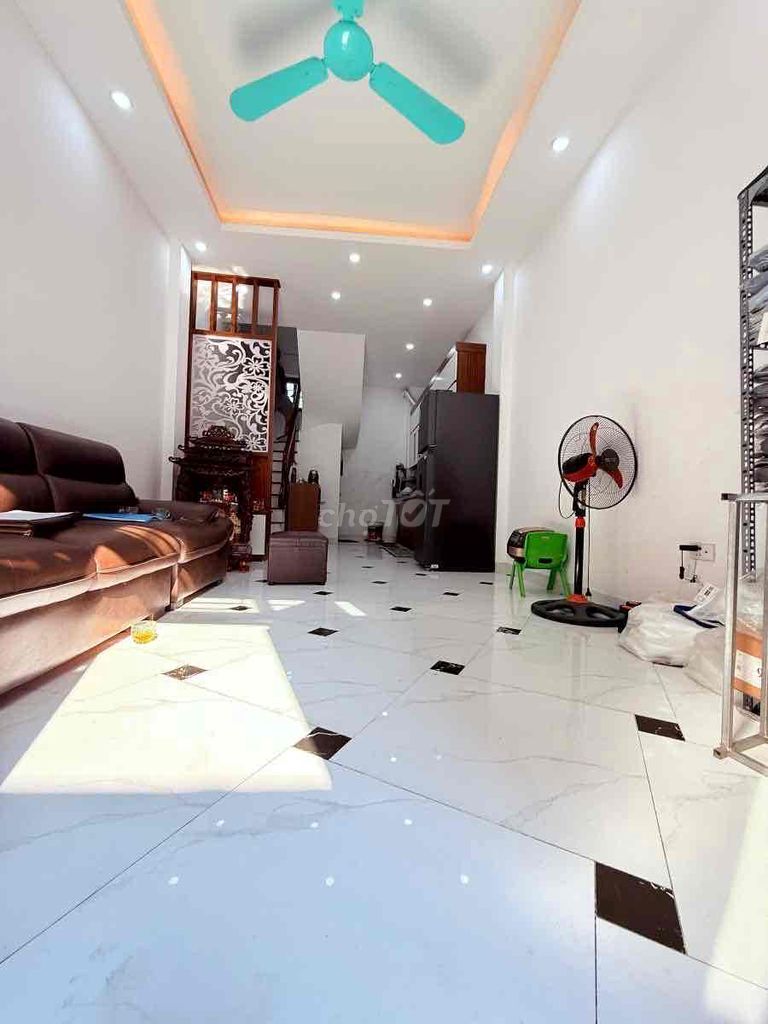 Rent an entire Xuân La area of 45 meters 5 floors 4 bedroom full of 13 million