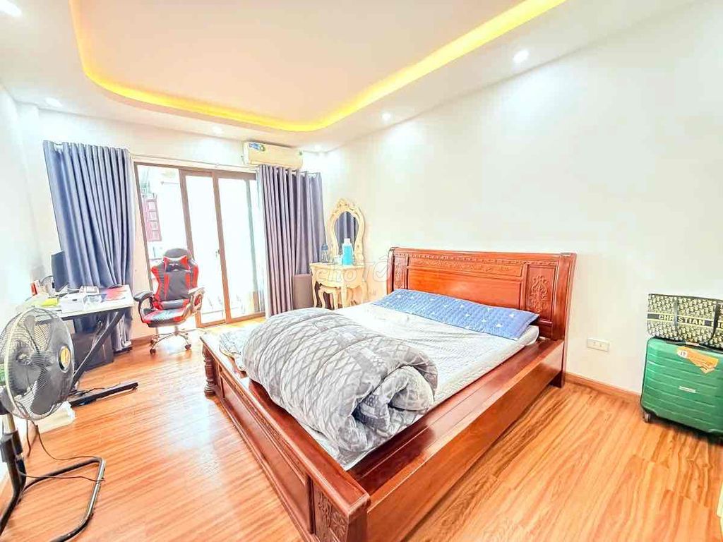 Rent an entire Xuân La area of 45 meters 5 floors 4 bedroom full of 13 million