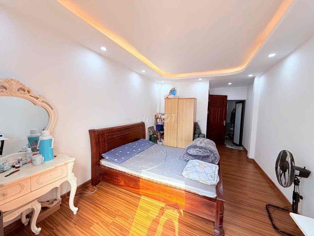 Rent an entire Xuân La area of 45 meters 5 floors 4 bedroom full of 13 million