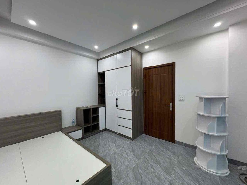 Rent the original 5th floor Desk with a new building.