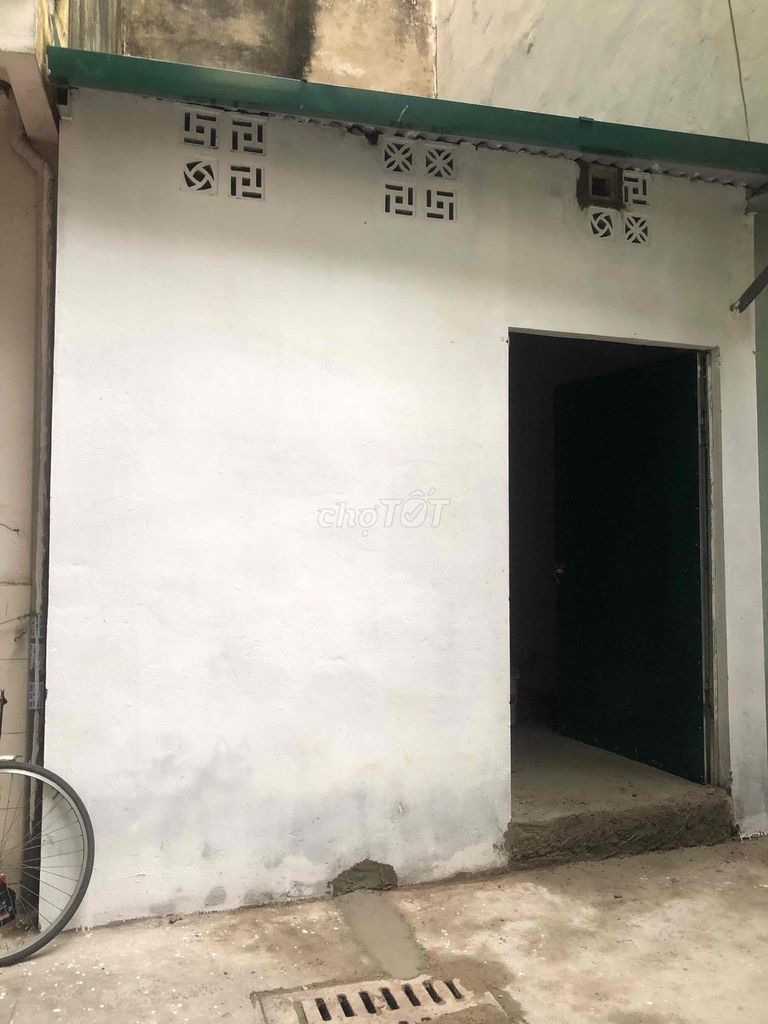 To rent 4-level warehouses