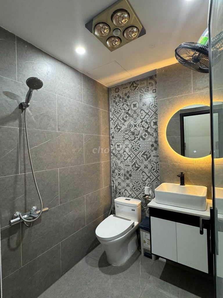 Rent a 5th street Hoàng Sâm - 50 M2 x 5 newly complete interior