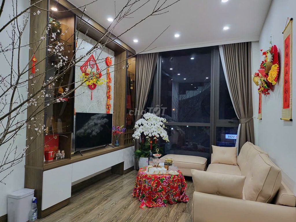 Rent a 5th street Hoàng Sâm - 50 M2 x 5 newly complete interior