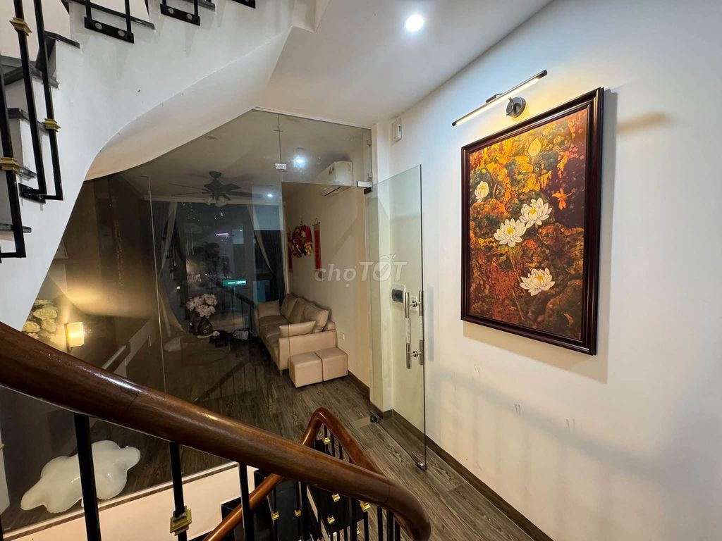 Rent a 5th street Hoàng Sâm - 50 M2 x 5 newly complete interior