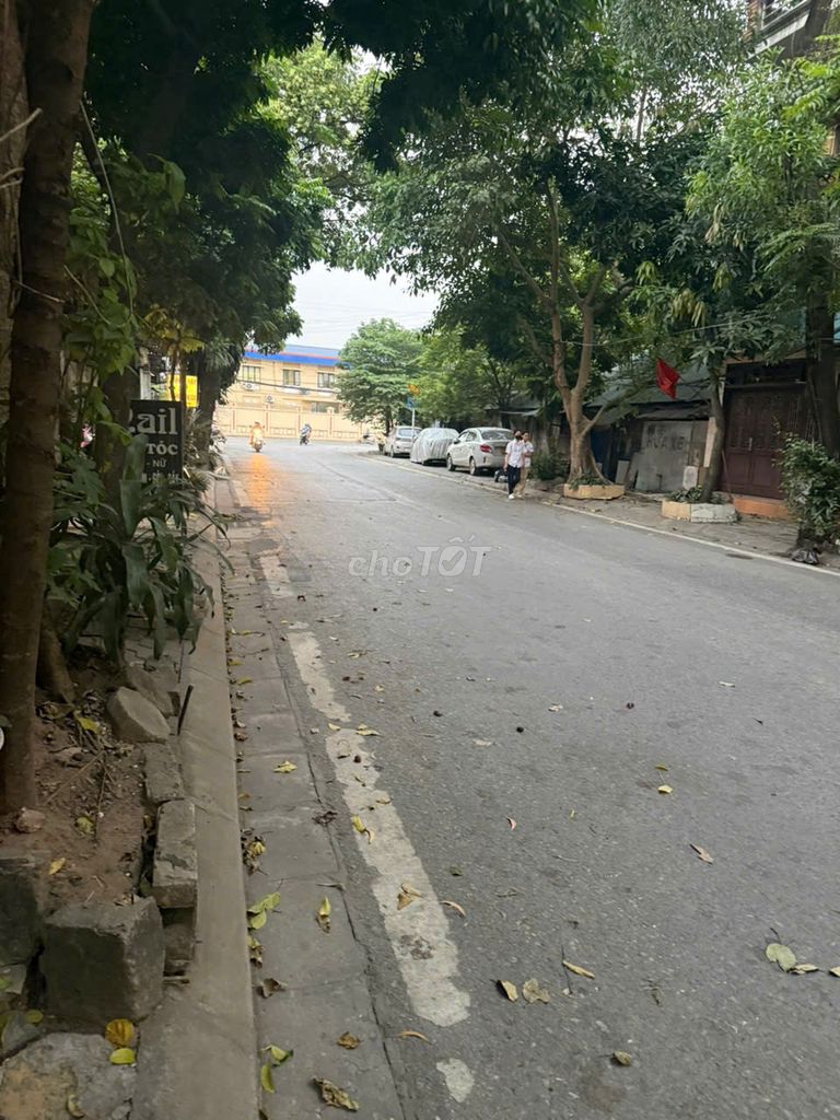 Rent Đức Giang-Scars-Adventures, business, four bedrooms. Cost 6.8 million.