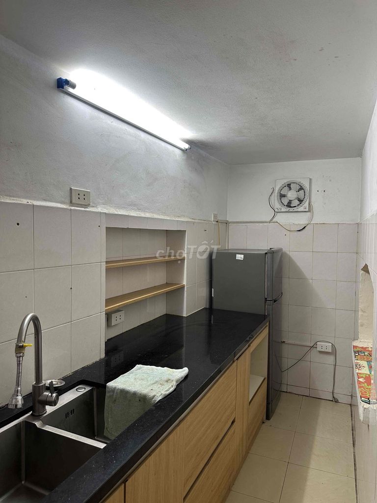 Renting the entire south hall, Đống Đa-- 110 M2, 3 floors, 3 bedrooms, courtyard.