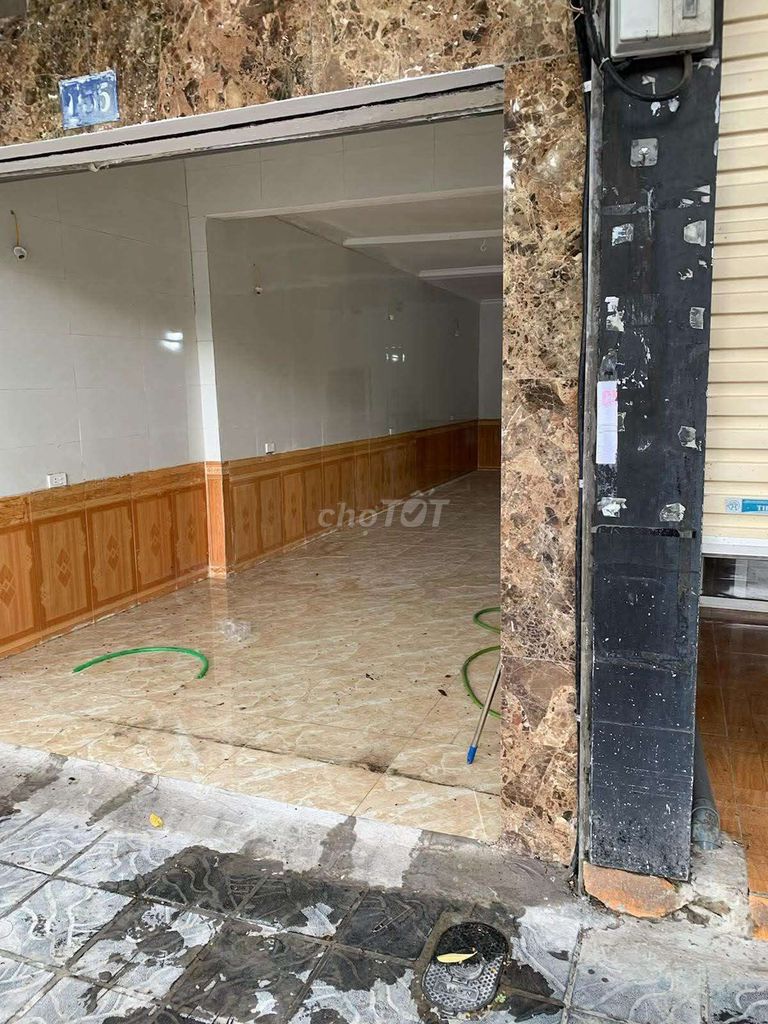 The 155 Kim Ngưu street house is good business.