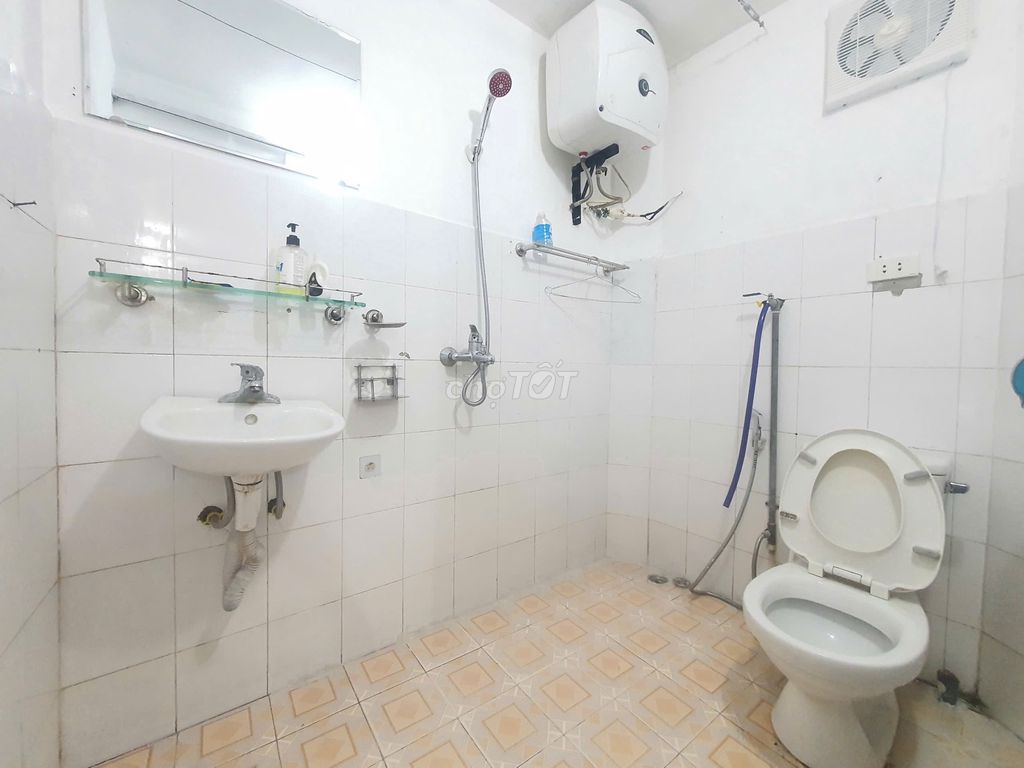 The owner of the Keyman Nguyễn Trãi street rented across from Royal City.