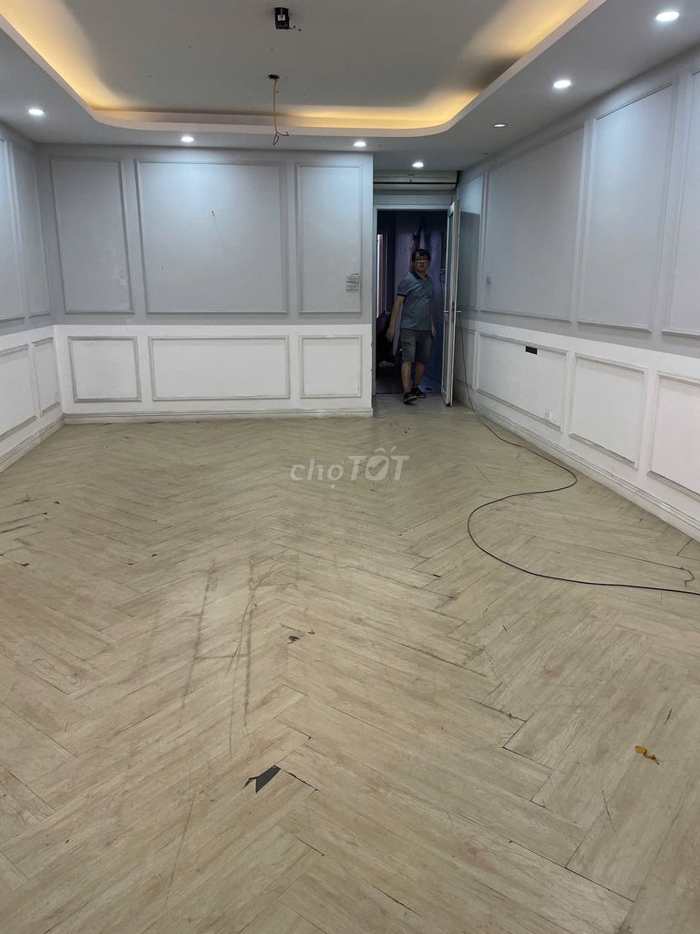 building offered building 2 Hoàng Cầu area 88 m2 x9 elevators 52 million.