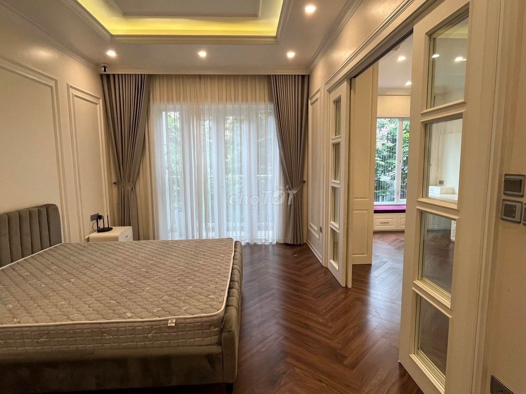 Rent the Ciputra villa, Tây Hồ, full interior.