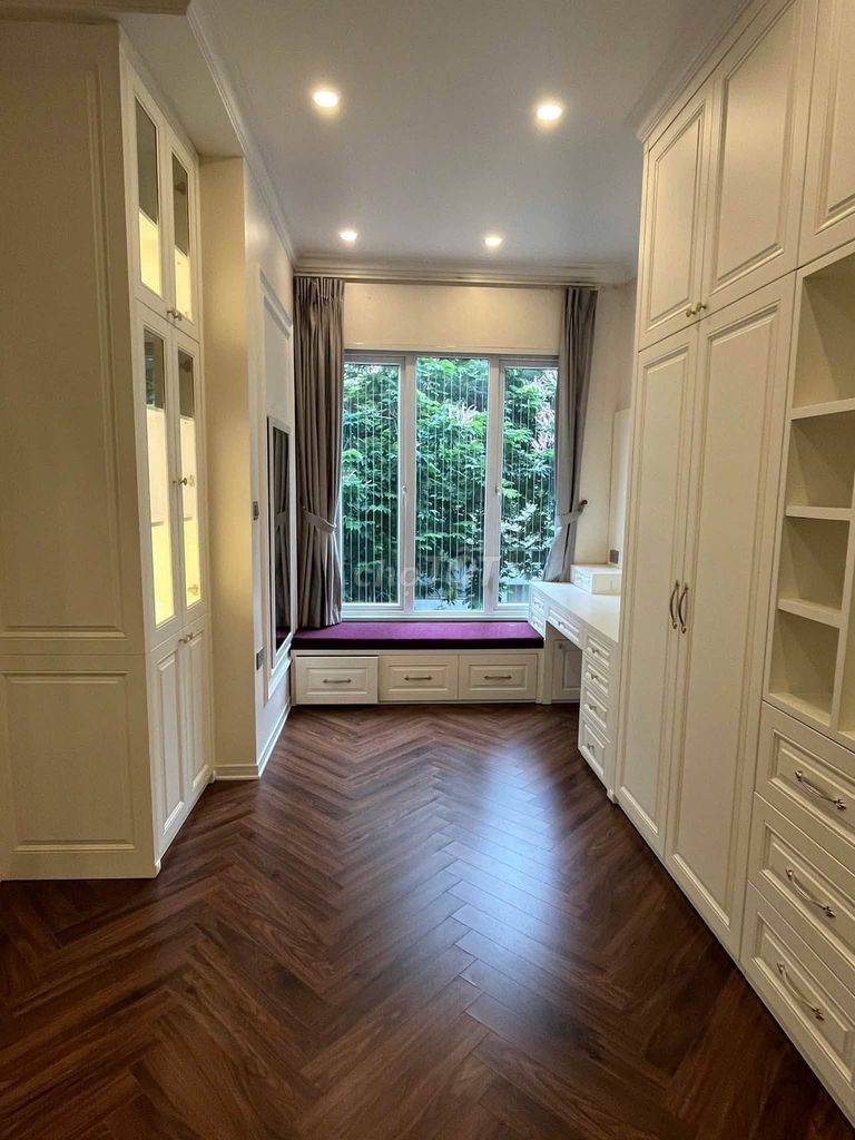 Rent the Ciputra villa, Tây Hồ, full interior.