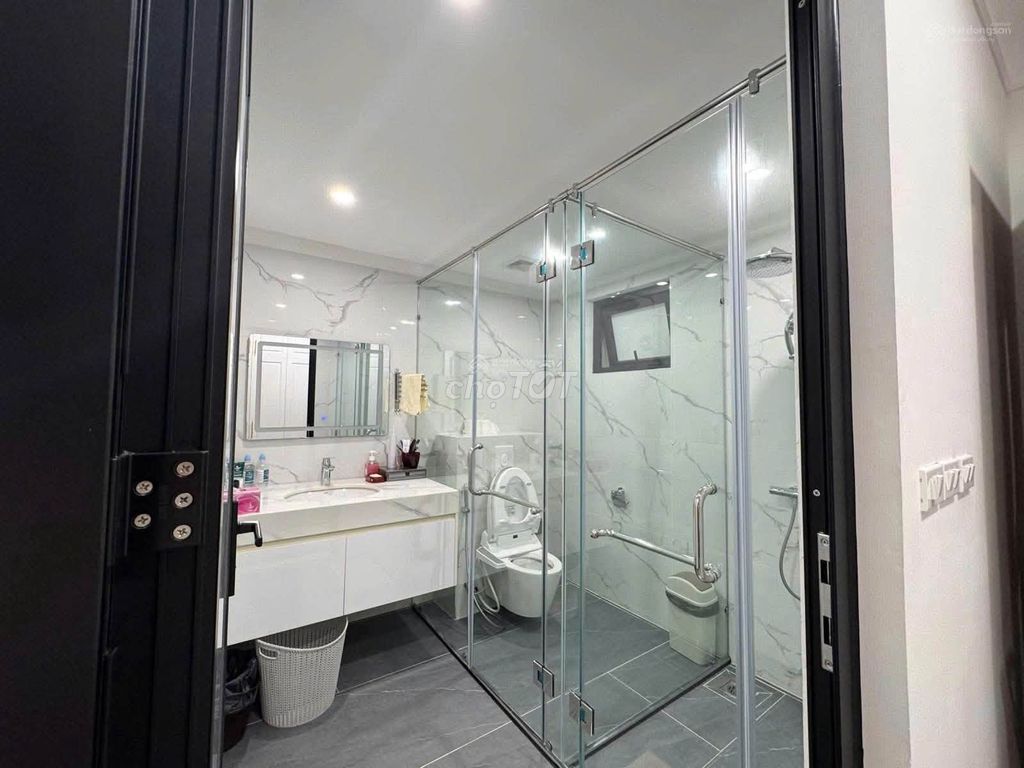 Rent the original 80 m2 x 7 floors, Ba Đình, full interior