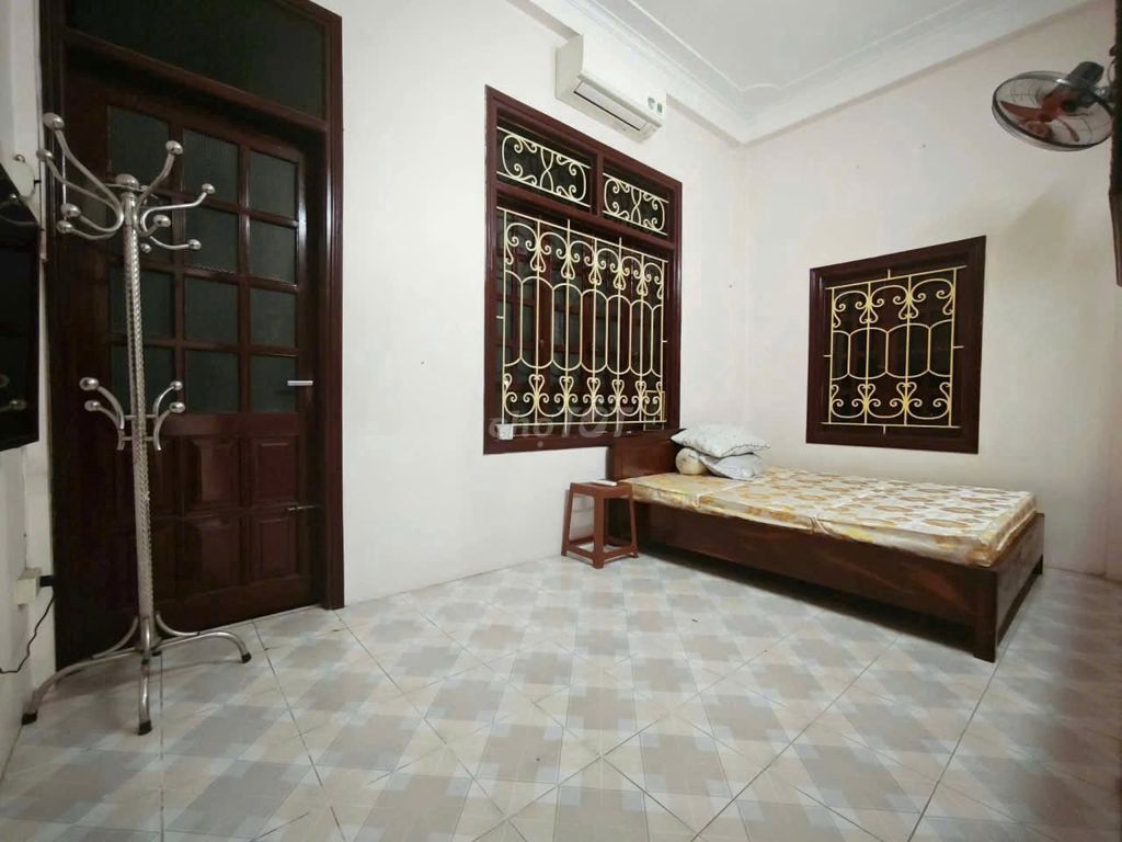 Rent 4th house to sleep in full flat 209 Đội Cấn, 10 million.