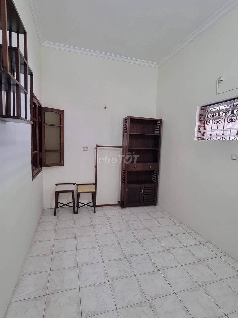 Rent the original Hoàng Hoa Thám, Ba Đình, 3 floors.
