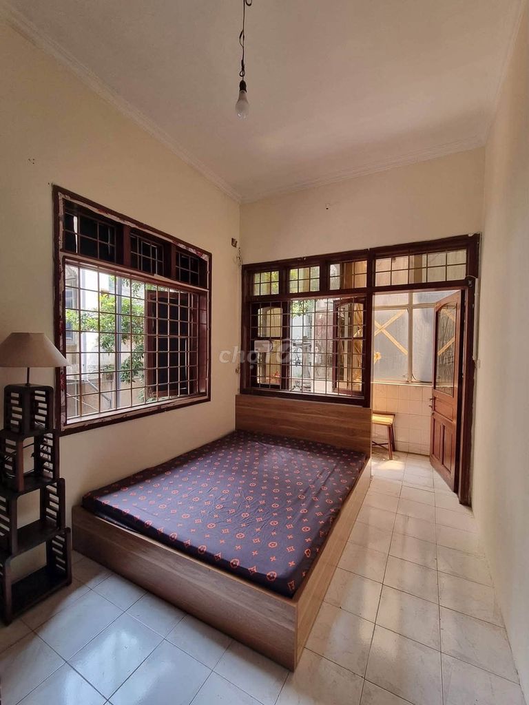 Rent the original Hoàng Hoa Thám, Ba Đình, 3 floors.