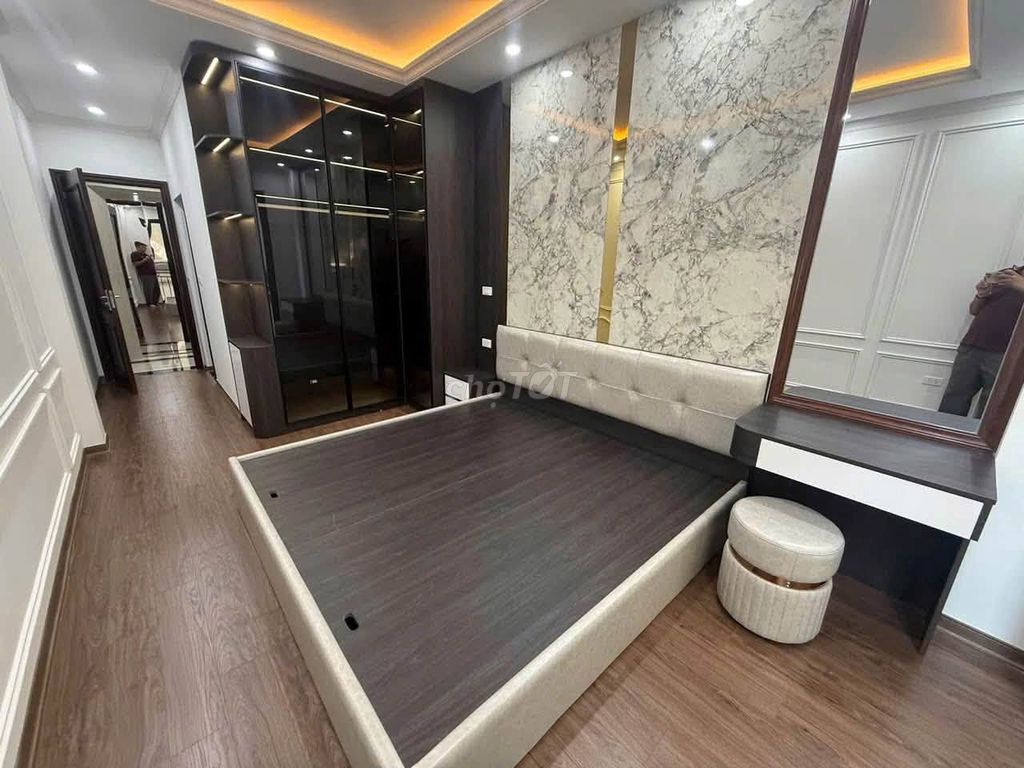 Rent Võ Chí Công, Cầu Giấy, elevator.