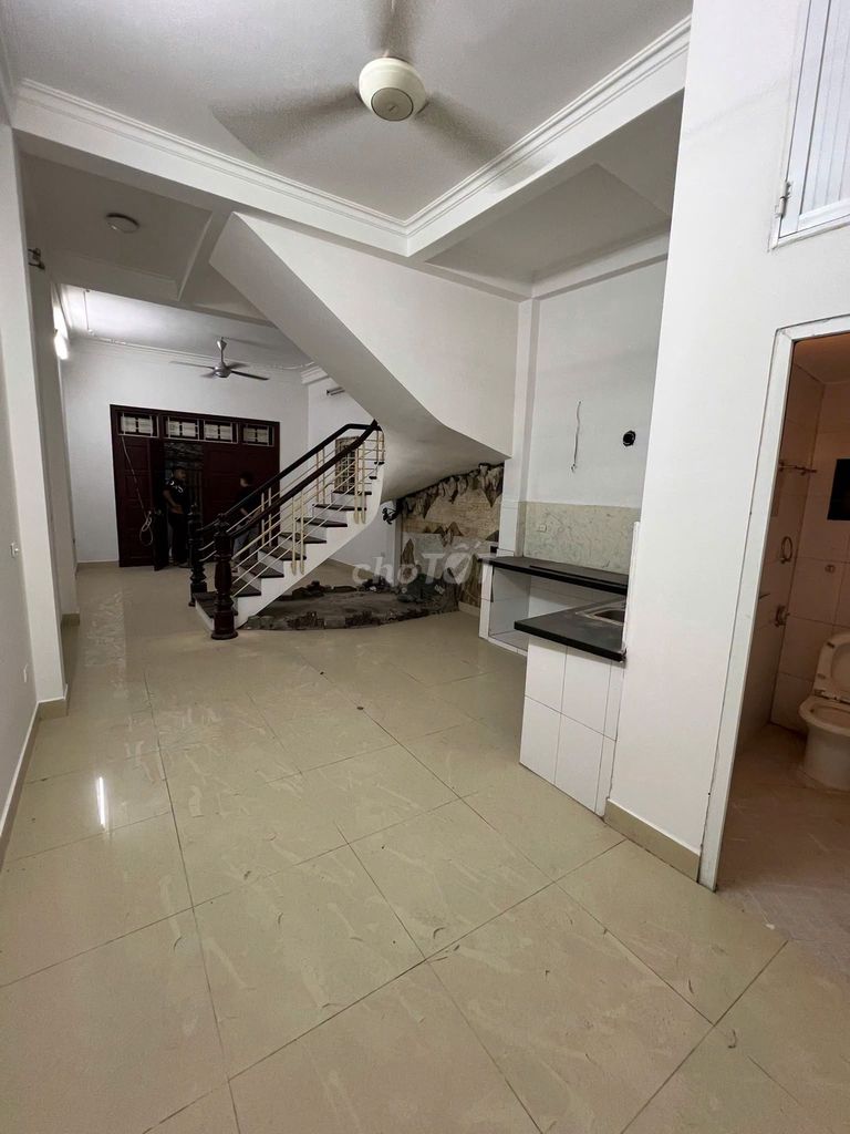 Rent a four-way Xuân La, 65 m2 by 3 floors, 12.5 million