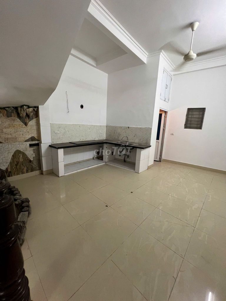Rent a four-way Xuân La, 65 m2 by 3 floors, 12.5 million