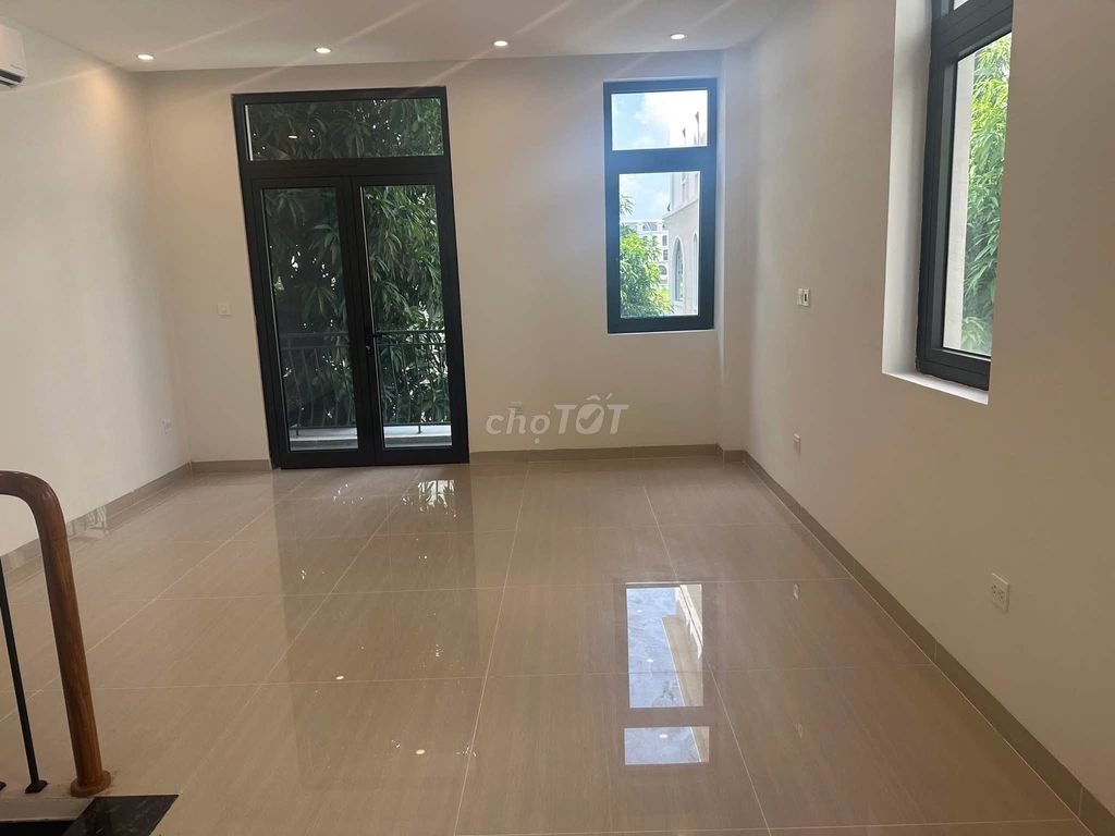 Rent 5 floors complete, 14 million a month.