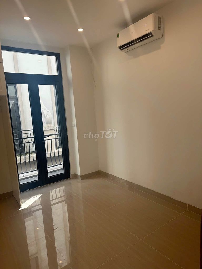 Rent 5 floors complete, 14 million a month.