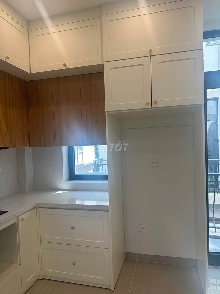 Rent 5 floors complete, 14 million a month.