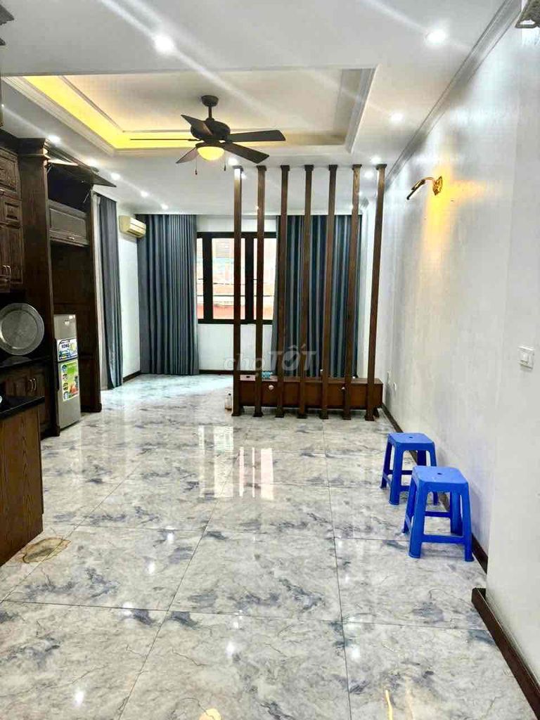 Hot! To rent Nguyễn Trãi- Car. 50 M2 x5 T, floor access.
