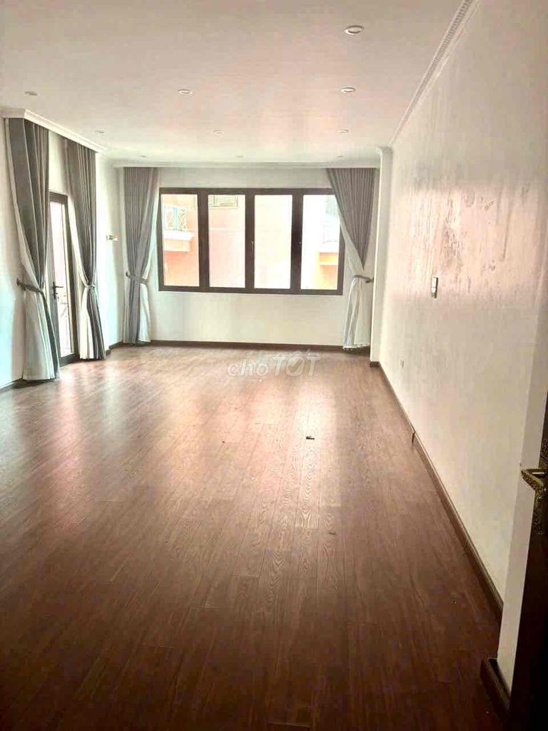 Hot! To rent Nguyễn Trãi- Car. 50 M2 x5 T, floor access.