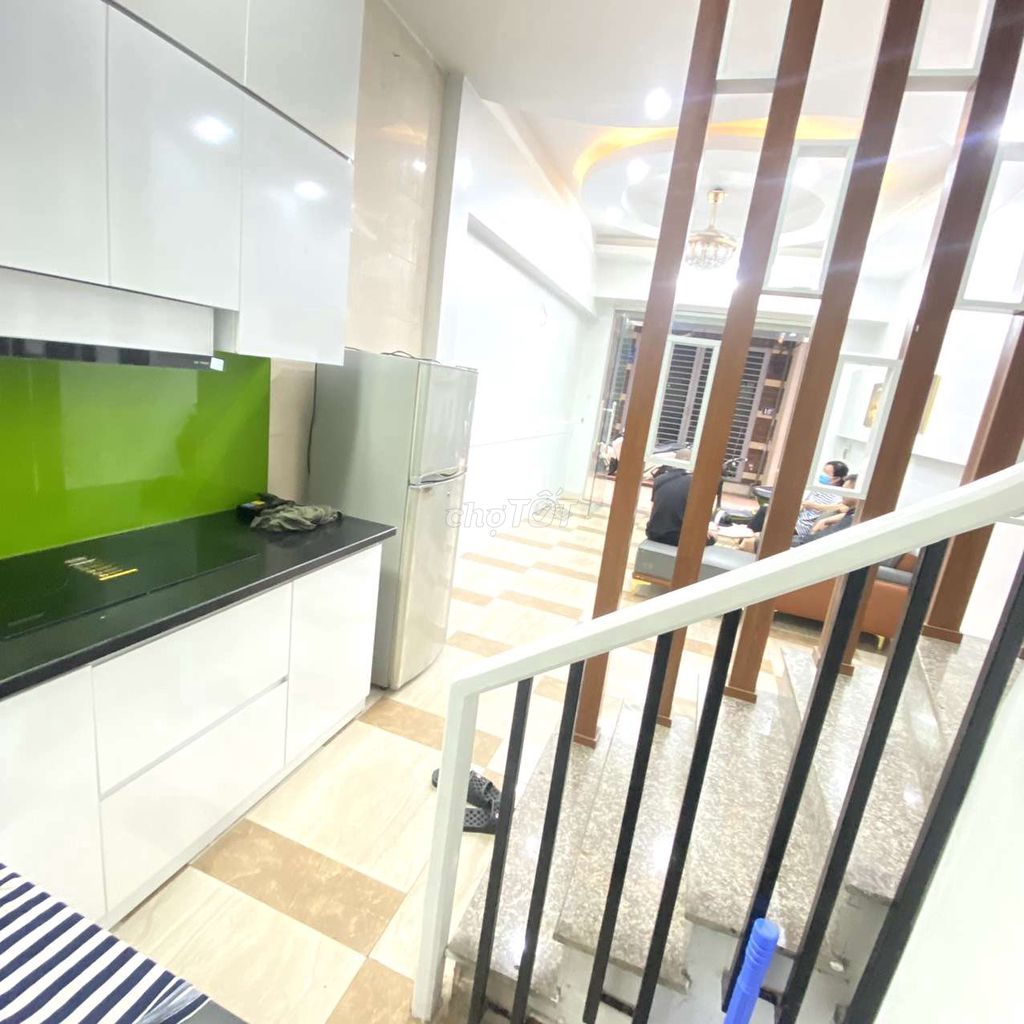 Rent a 5th floor Vĩnh Hưng.