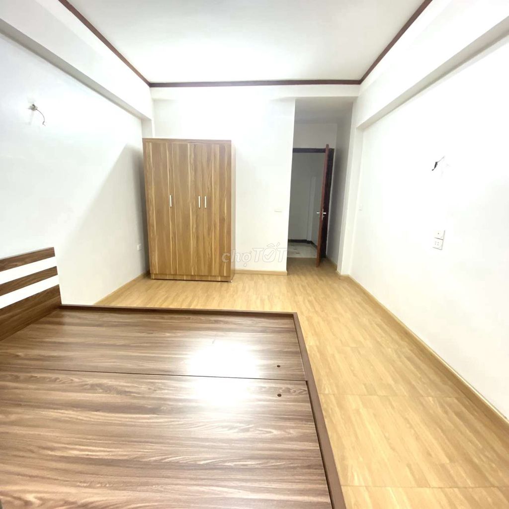 Rent a 5th floor Vĩnh Hưng.
