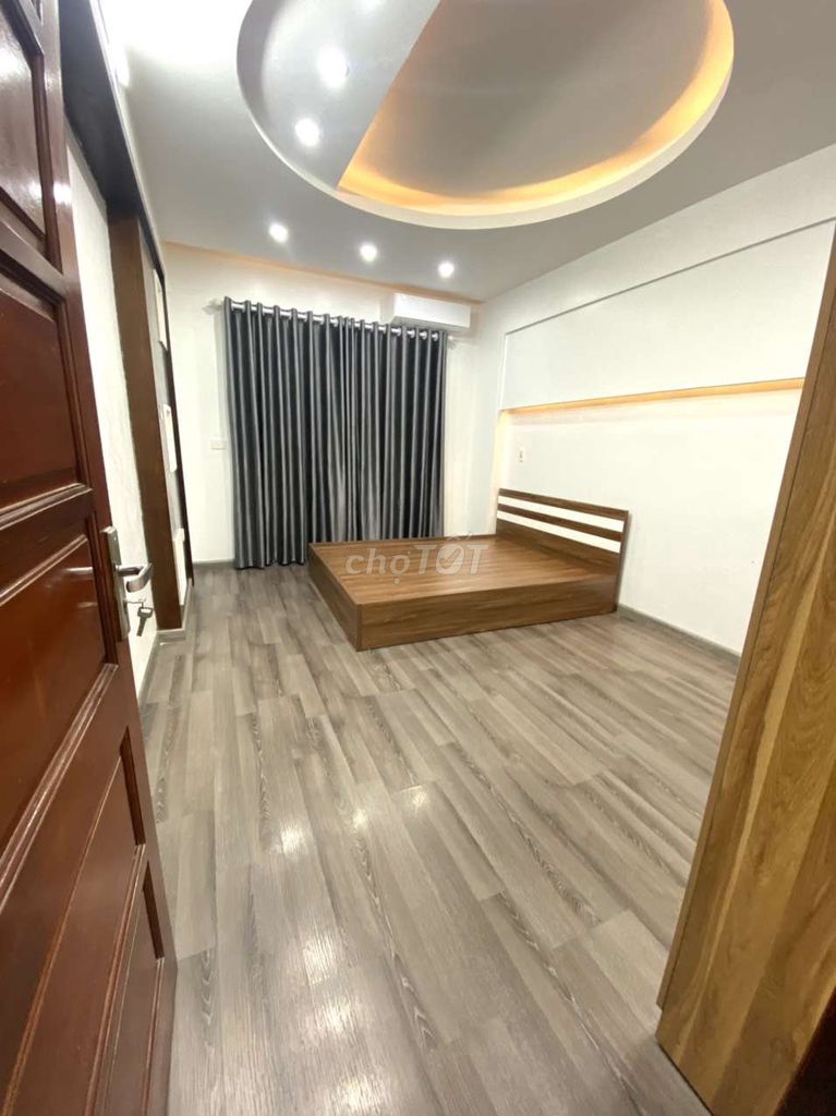 Rent a 5th floor Vĩnh Hưng.