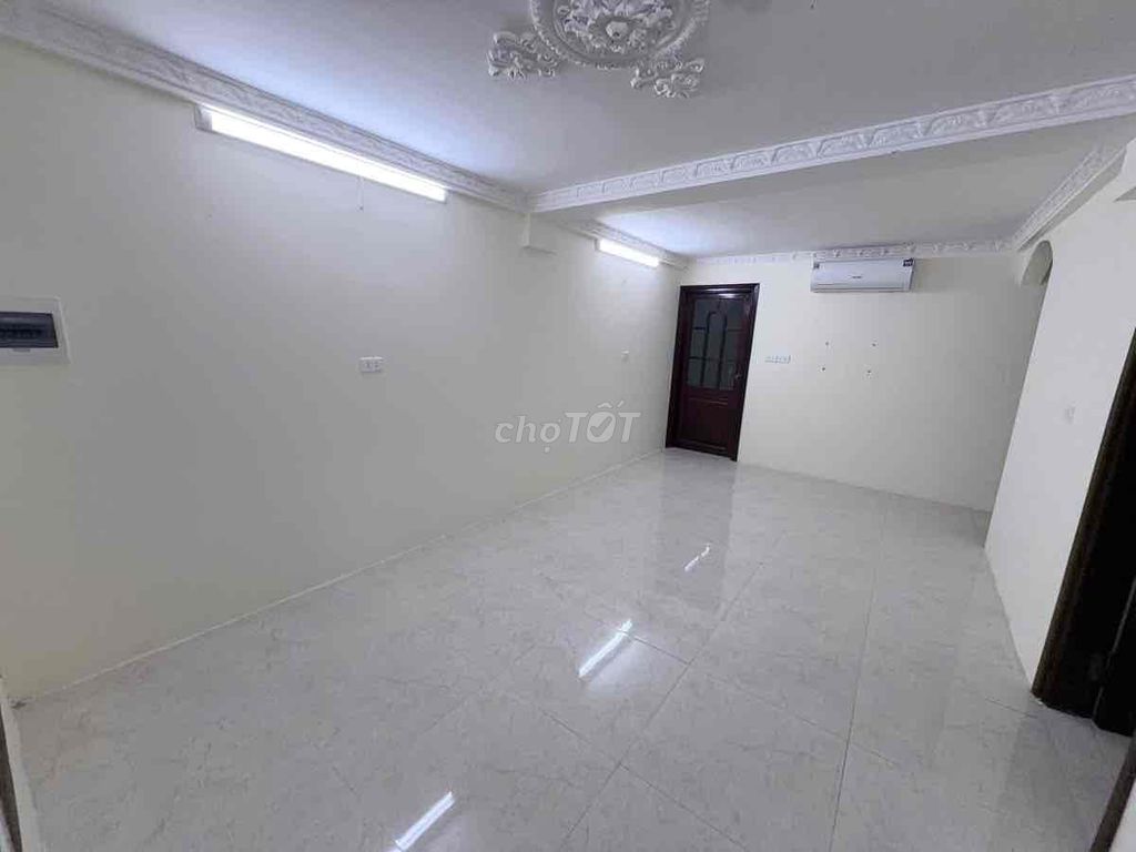 mbkd hit Nguyễn Xiển-tx. 40 M2 x5 T. Only 18.5 million.