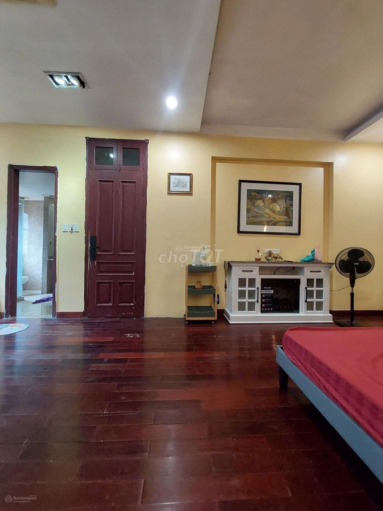 Rent the businessman, Lạc Long Quân service apartment, 5 sleeping, 2 meters cash, garden yard