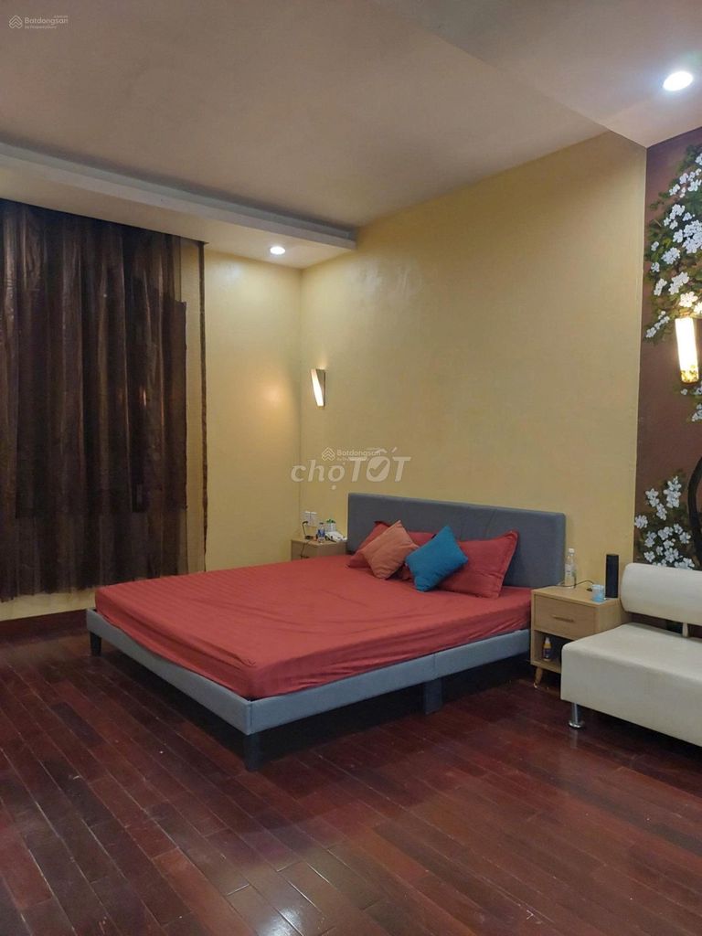 Rent the businessman, Lạc Long Quân service apartment, 5 sleeping, 2 meters cash, garden yard