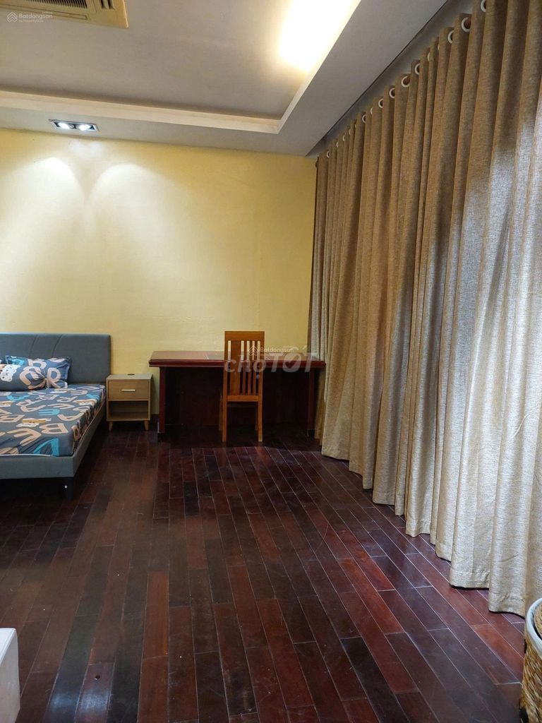 Rent the businessman, Lạc Long Quân service apartment, 5 sleeping, 2 meters cash, garden yard