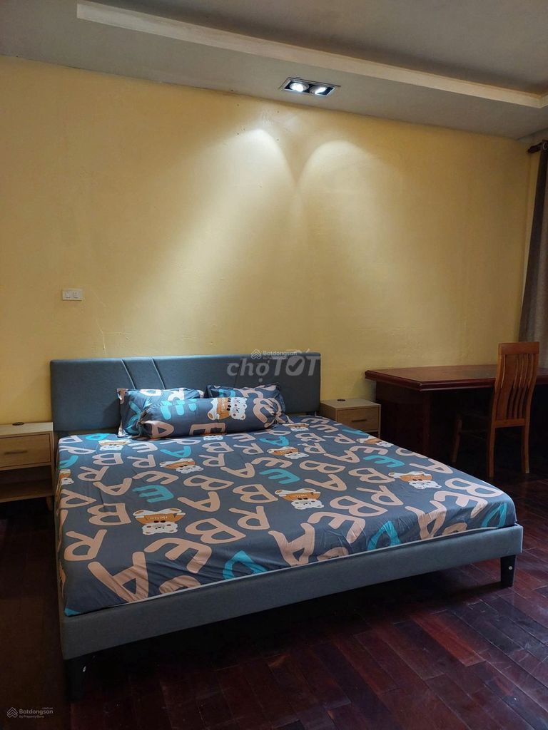 Rent the businessman, Lạc Long Quân service apartment, 5 sleeping, 2 meters cash, garden yard