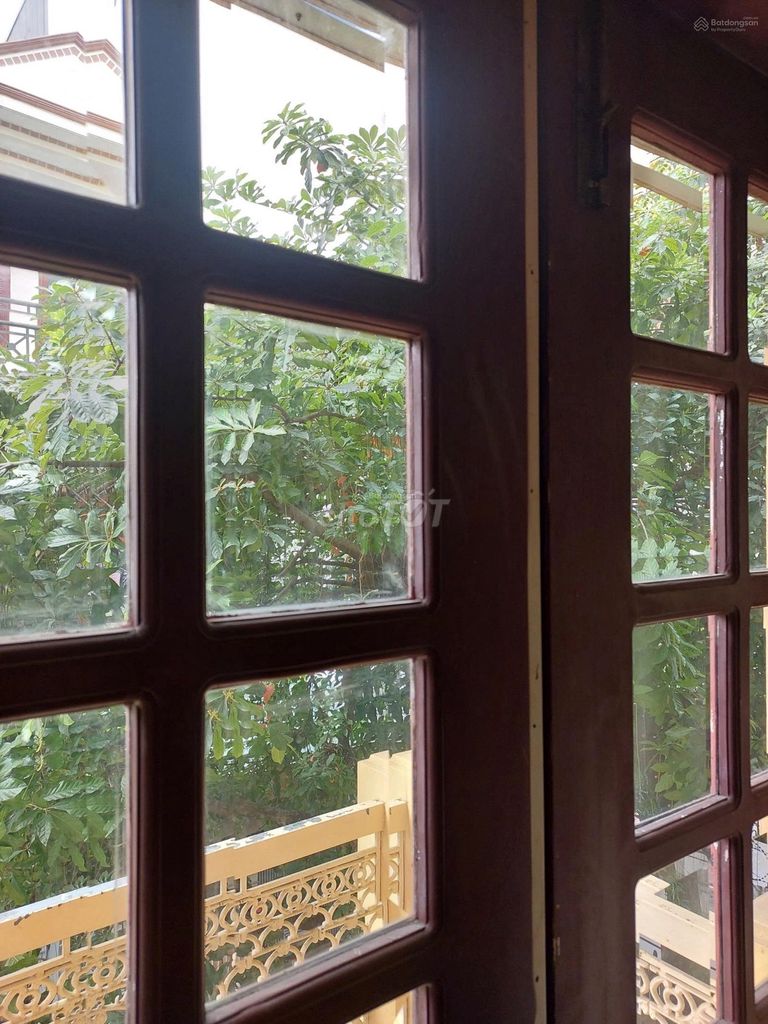 Rent the businessman, Lạc Long Quân service apartment, 5 sleeping, 2 meters cash, garden yard