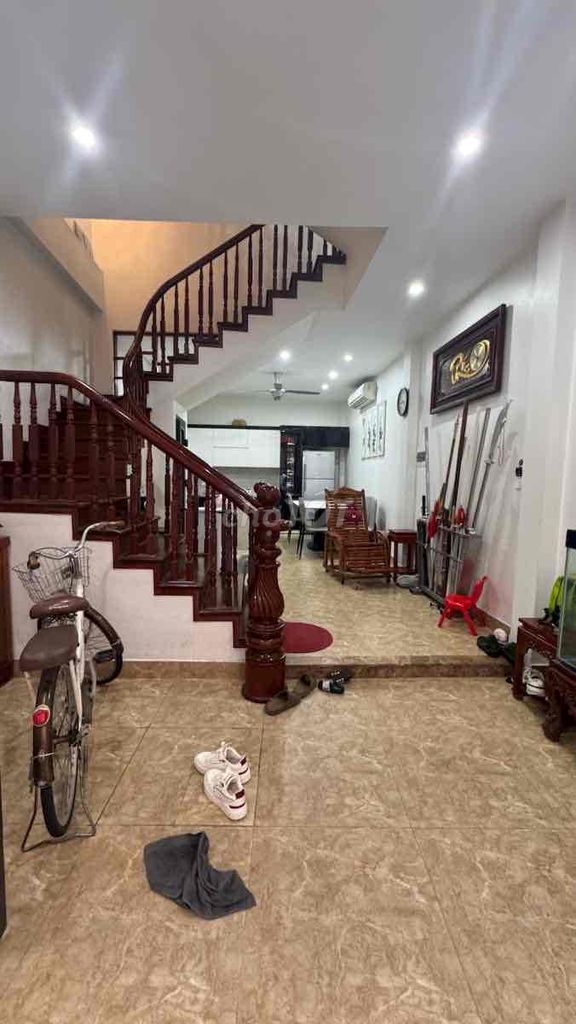 Let's rent out a 50-foot 4-story, new bedroom. 8 million in right now.