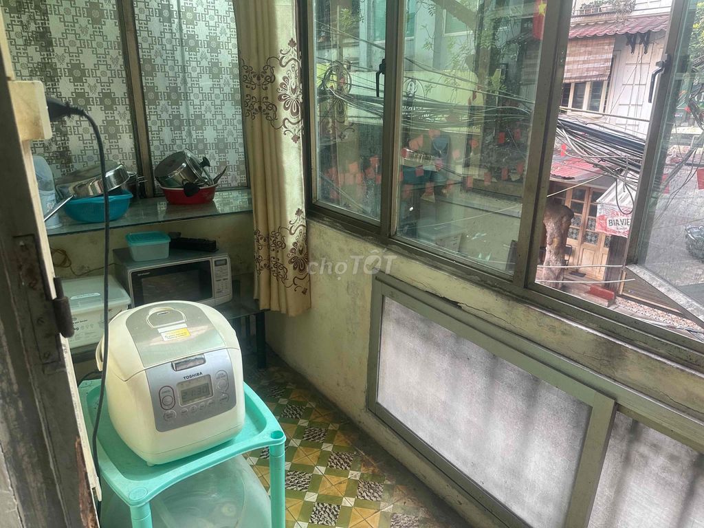 Rent a street house.