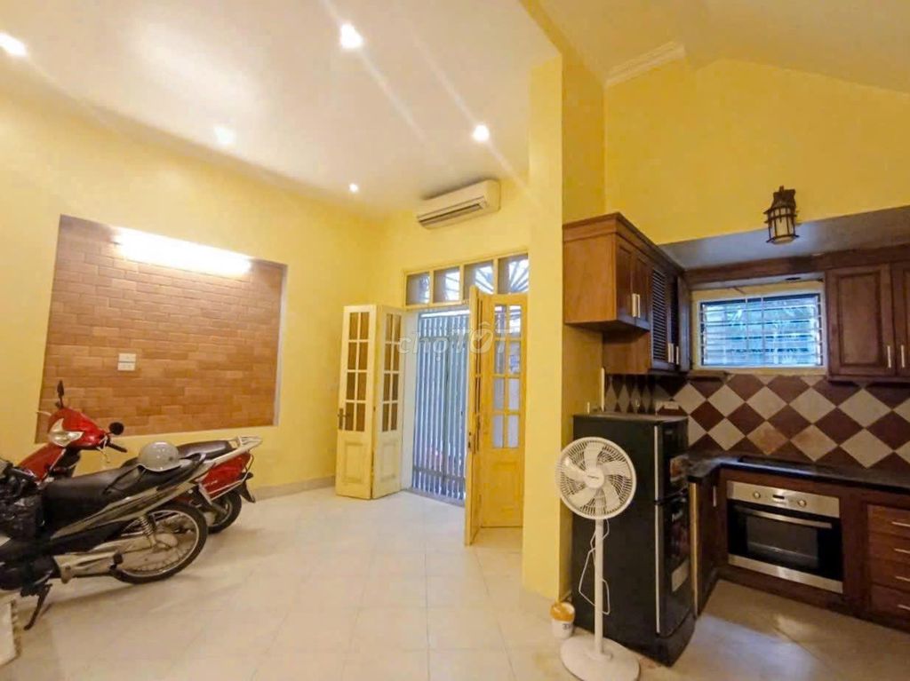 Rent Ngõ 11 Tô Ngọc Vân private house-- Tây Hồ 15,5 million a month.