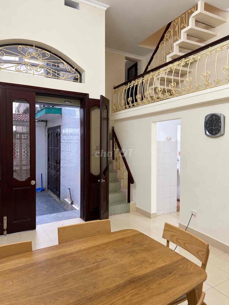 Rent the original three bedrooms, two toilets-- 110 M2-- 3 floors-- south side, Đống Đa 017.