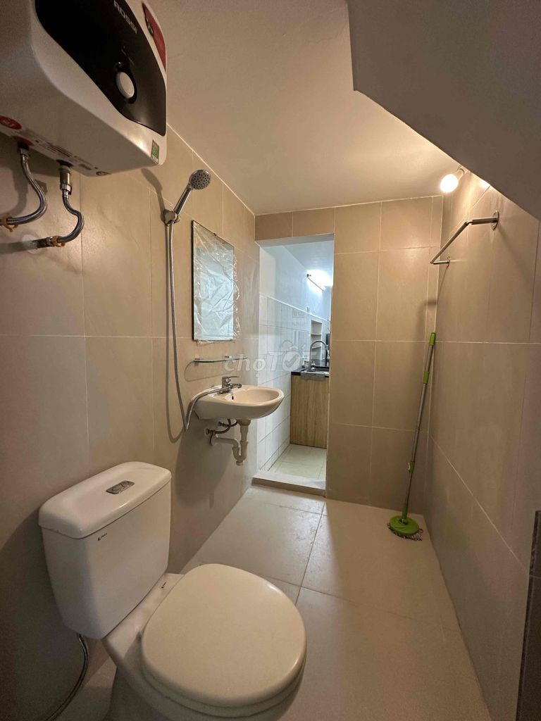 Rent the original three bedrooms, two toilets-- 110 M2-- 3 floors-- south side, Đống Đa 017.