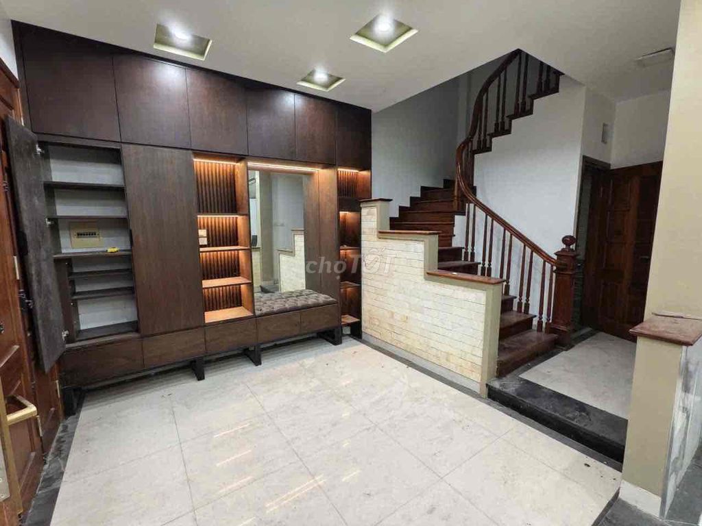 Rent a 5-size housemaker with enough furniture near a lot of 18 million universities.