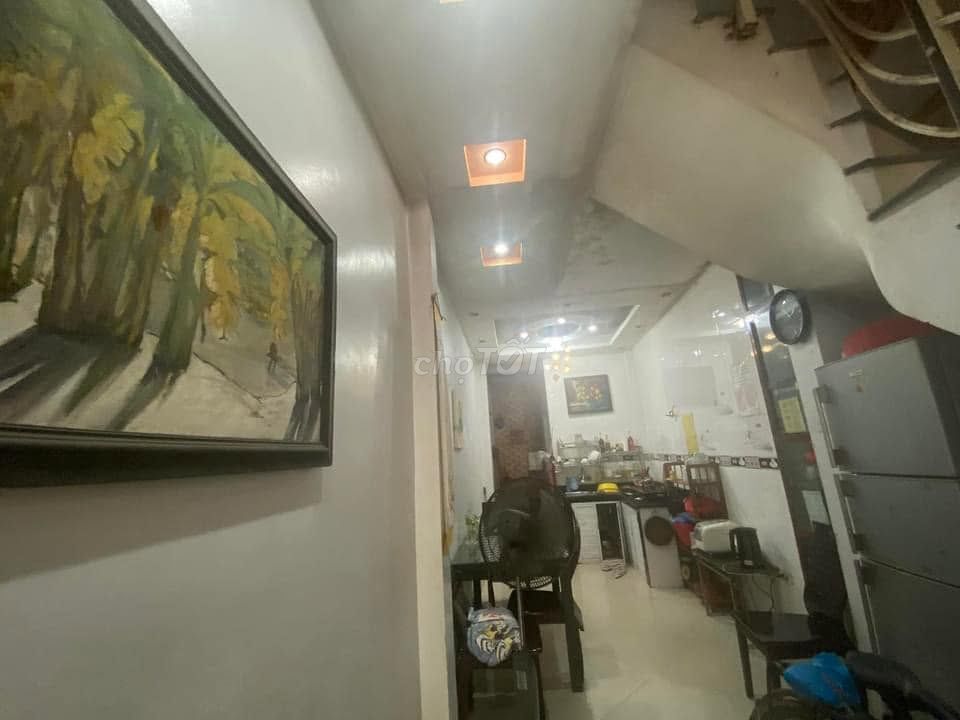 The little house on Ngọc Hồi Street needs rent.