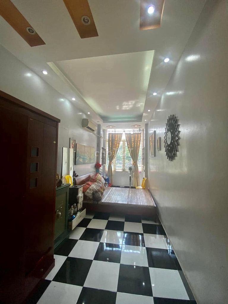 The little house on Ngọc Hồi Street needs rent.