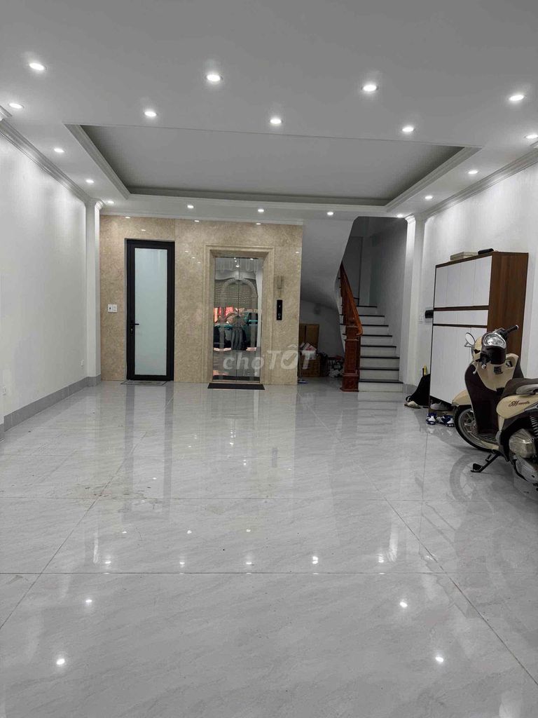 Nice elevator house. 60 meters2, 7 T. 35 million.